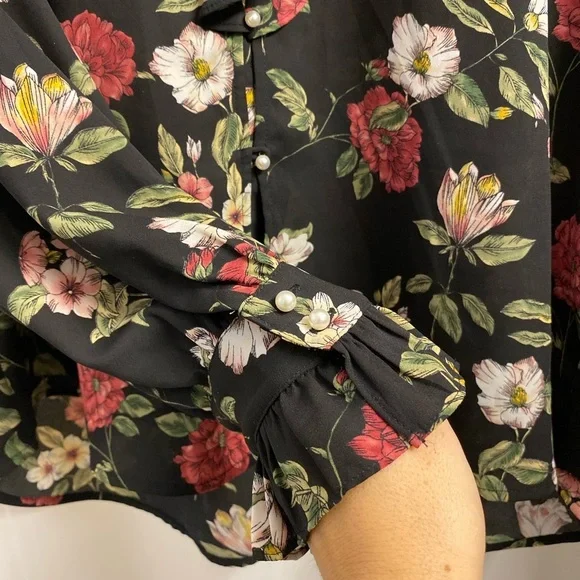 Floral Ruffle Black Blouse - Picture 5 of 12